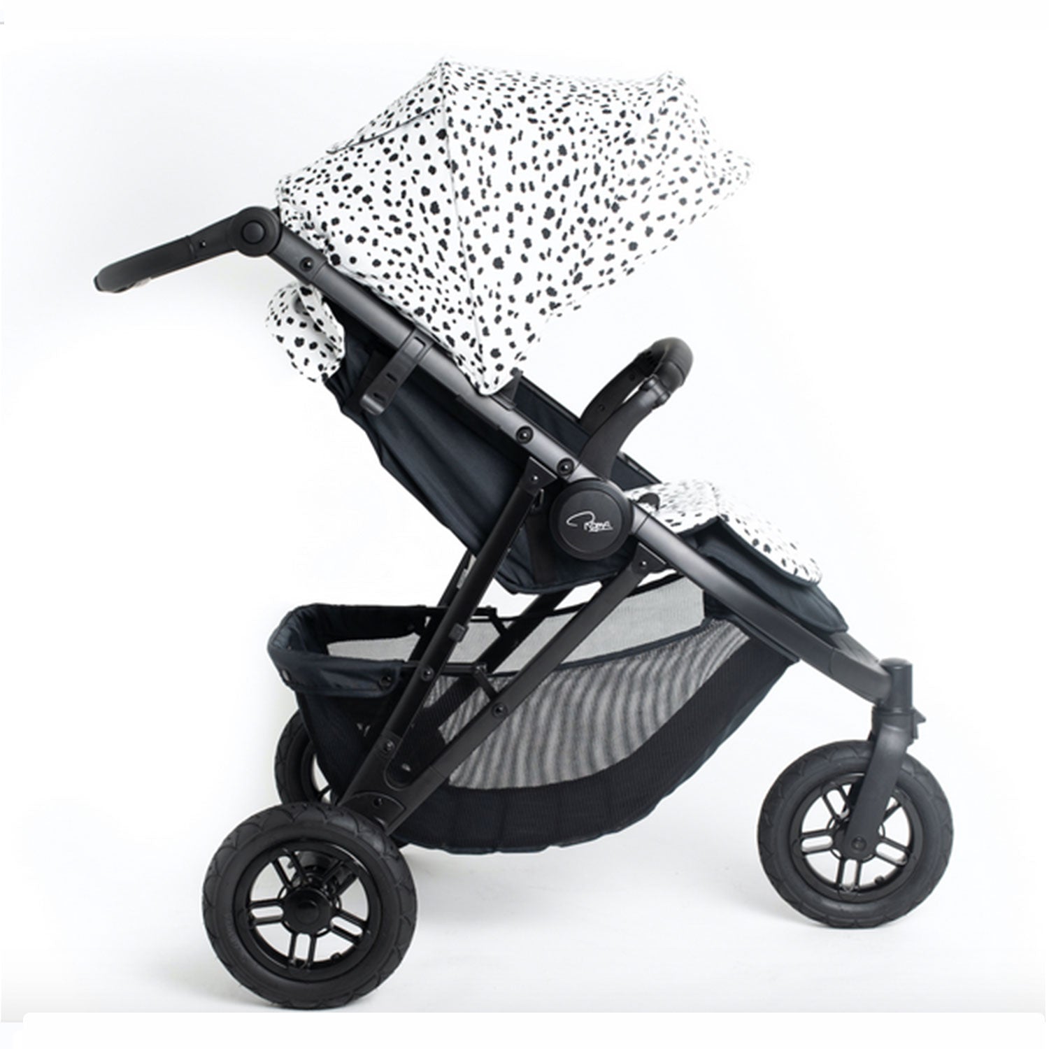 Roma Atlas Dalmatian seat unit and hood detail