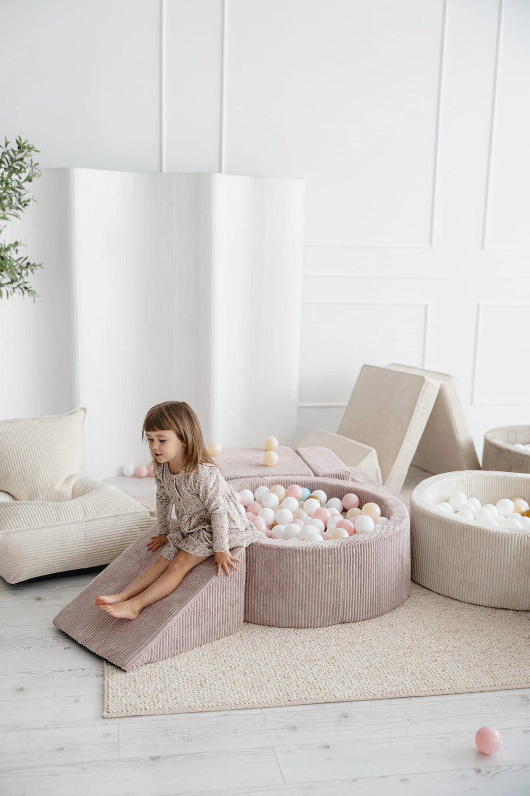 Monio for Kids Cream Corduroy Round Ball Pit — product detail showing corduroy cover and zip closure