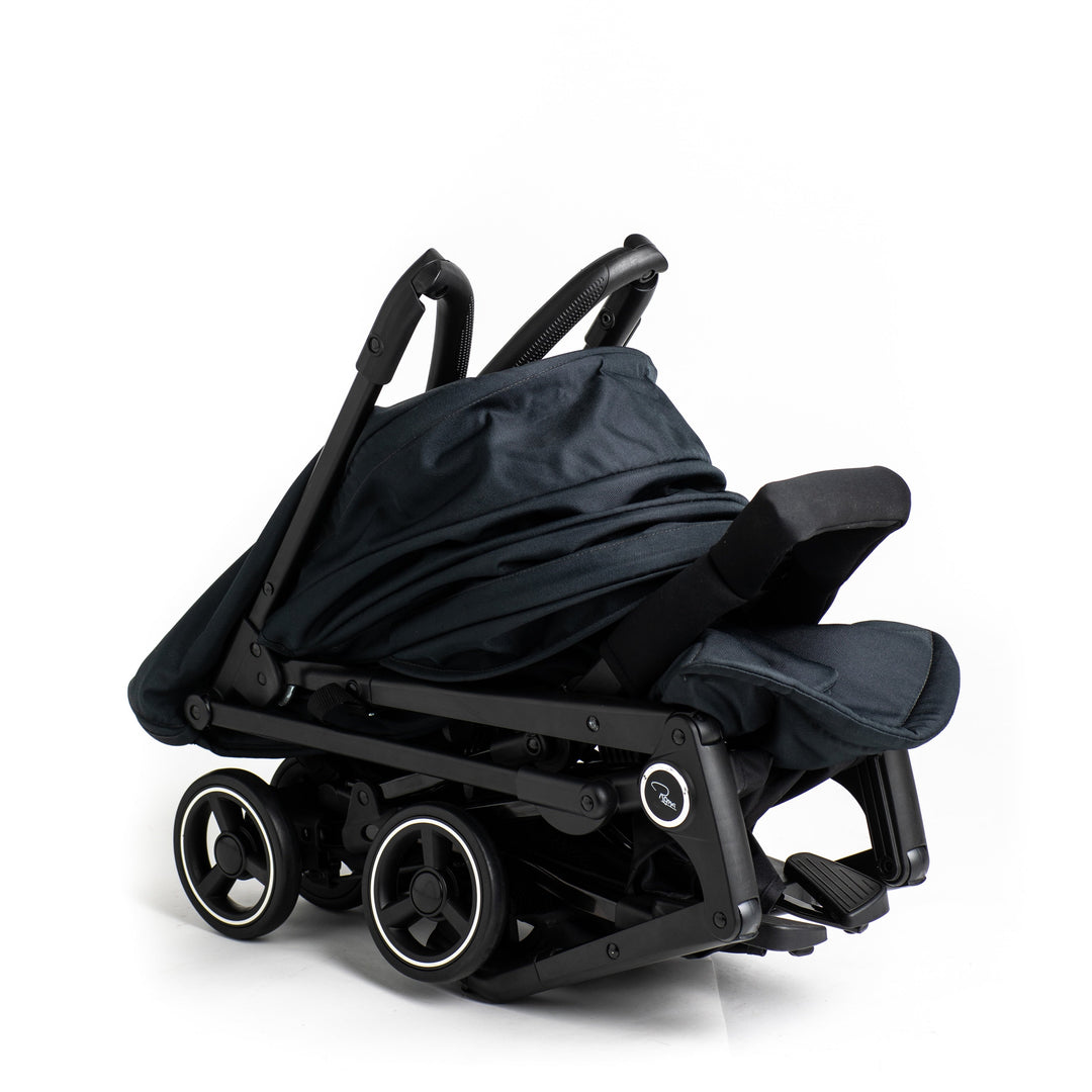 Roma Capsule³ raincover fitted over stroller