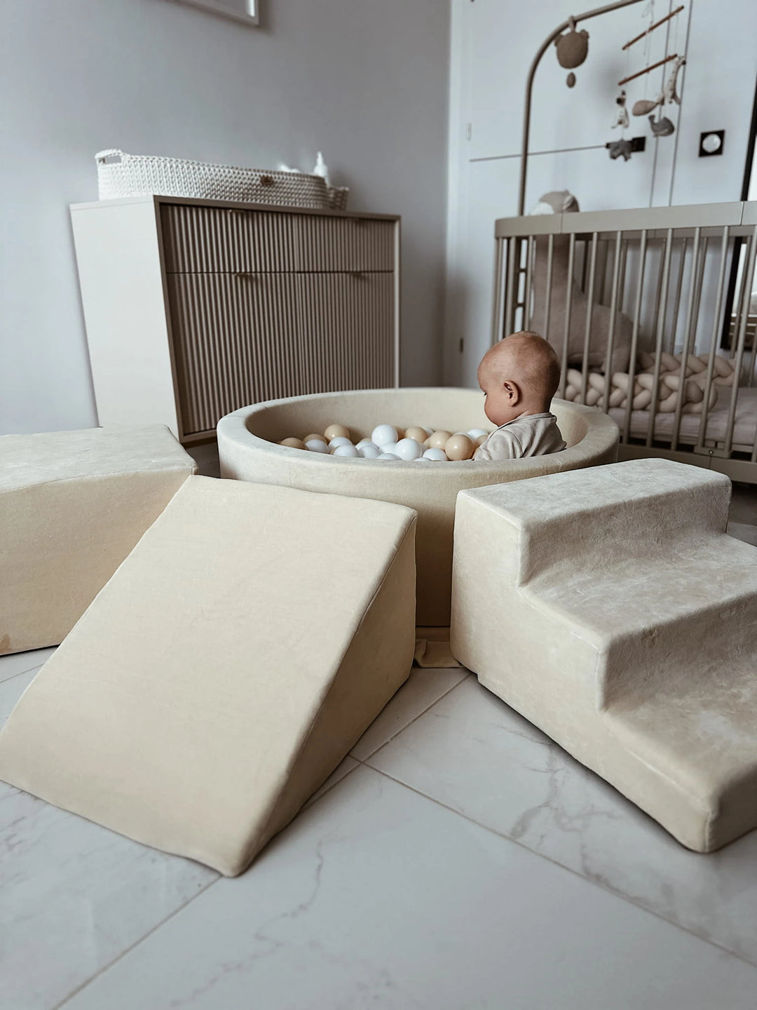 Monio for Kids Cream Velvet Round Ball Pit
